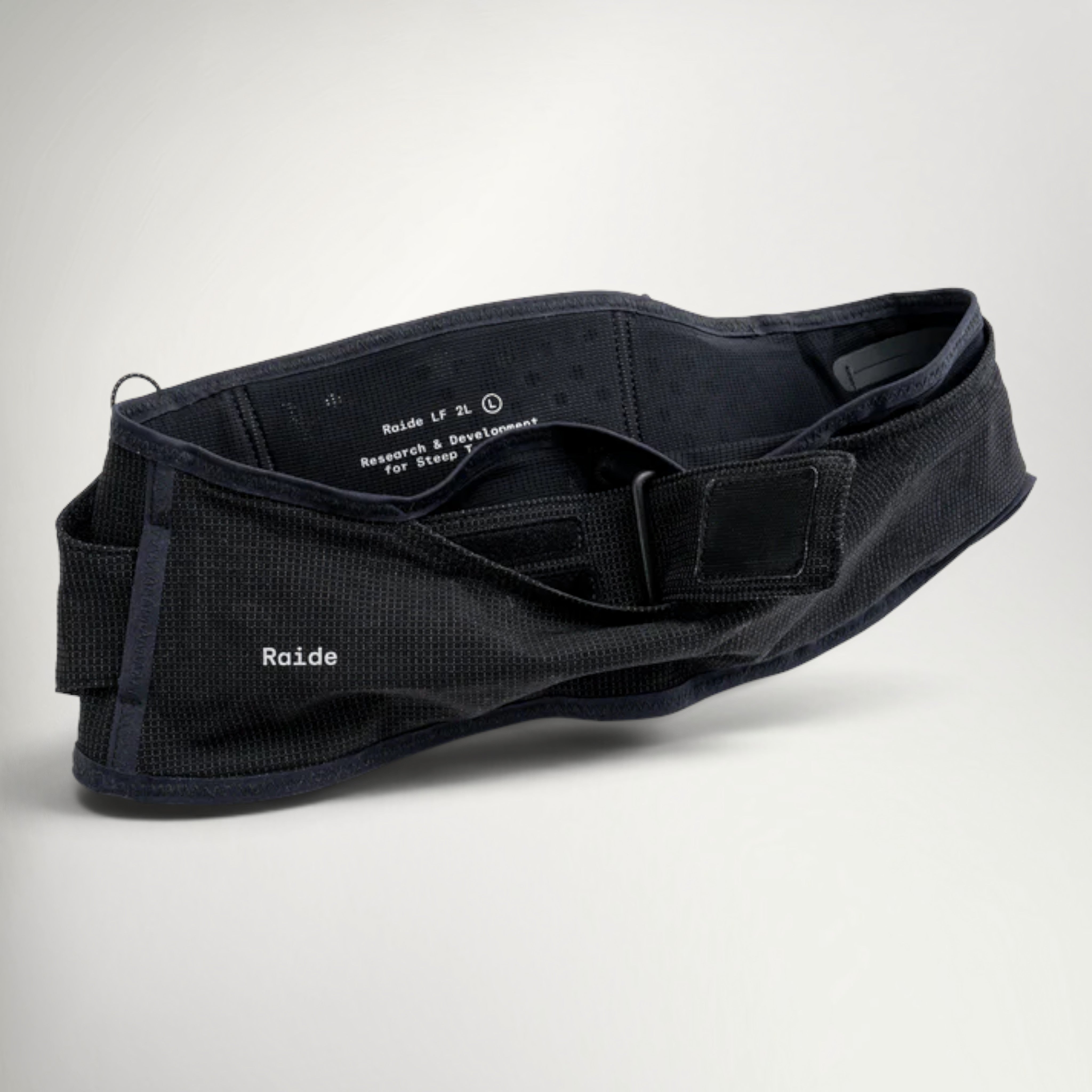 Raide LF 2L Running Belt, angled view showing the pockets